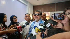 Presiden KSPI Said Iqbal menyampaikan pernyataan kepada media soal potensi PHK akibat relokasi pabrik.(Foto: Liputan6.com/Arief Rachman Hakim)