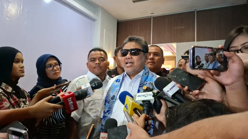 Presiden KSPI Said Iqbal menyampaikan pernyataan kepada media soal potensi PHK akibat relokasi pabrik.(Foto: Liputan6.com/Arief Rachman Hakim)