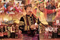 Bupati Monadi menghadiri Kenduri Sko Belui 2026 dan mengajak masyarakat menjaga adat serta melestarikan budaya Kerinci. ( Foto Kerinci Satu)