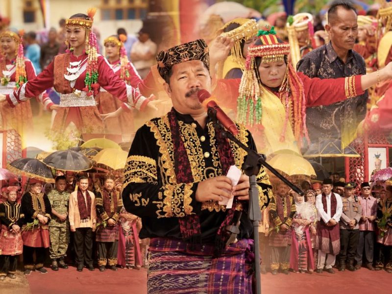Bupati Monadi menghadiri Kenduri Sko Belui 2026 dan mengajak masyarakat menjaga adat serta melestarikan budaya Kerinci. ( Foto Kerinci Satu)