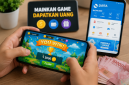 Ilustrasi bermain game penghasil uang di smartphone. (Foto: AI)