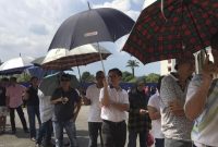 Ribuan pencari kerja mengantre panjang hingga hampir 2 kilometer saat mengikuti wawancara terbuka perusahaan semikonduktor di Malaka, Malaysia.(Foto : Ilustrasi CNN Indonesia/Hanna Azarya).