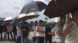 Ribuan pencari kerja mengantre panjang hingga hampir 2 kilometer saat mengikuti wawancara terbuka perusahaan semikonduktor di Malaka, Malaysia.(Foto : Ilustrasi CNN Indonesia/Hanna Azarya).