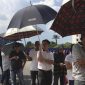 Ribuan pencari kerja mengantre panjang hingga hampir 2 kilometer saat mengikuti wawancara terbuka perusahaan semikonduktor di Malaka, Malaysia.(Foto : Ilustrasi CNN Indonesia/Hanna Azarya).