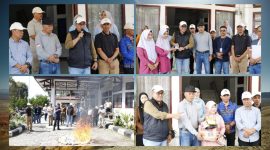 Wali Kota Sungai Penuh Alfin menyerahkan KTP-el kepada pelajar dan warga terdampak kebakaran di Disdukcapil Kota Sungai Penuh, Jumat (5/6).