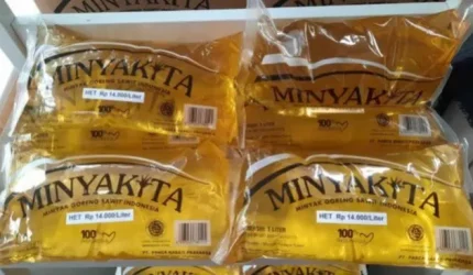 Menteri Perdagangan Budi Santoso menjelaskan kebijakan penghentian MinyaKita dalam program Bantuan Pangan dan pengalihan distribusinya ke pasar rakyat.