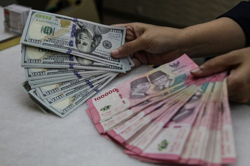 ilustrasi kurs rupiah terhadap dollar AS.(ANTARA FOTO/Darryl Ramadhan)