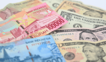 Ilustrasi nilai tukar rupiah terhadap dollar AS di layar monitor
