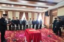 Wali Kota Sungai Penuh, Alfin S.H., melantik Dewan Pengawas Perumda Air Minum (PDAM) Tirta Khayangan periode 2026–2030 di Ruang Pola Kantor Wali Kota Sungai Penuh, Senin (01/6).