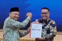 Walikota Alfin menerima LHP dan Opini WTP dari BPK RI Perwakilan Jambi.( Foto Prokopim)