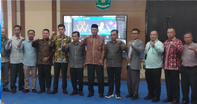Wakil Wali Kota Sungai Penuh Azhar Hamzah mengikuti peluncuran Gerakan Indonesia ASRI yang dipimpin Presiden Prabowo Subianto secara virtual dalam rangka Hari Lingkungan Hidup Sedunia 2026 di Aula Kantor Wali Kota Sungai Penuh, Sabtu (6/6/2026).