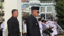 Wali Kota Sungai Penuh Alfin, SH memimpin Upacara Hari Lahir Pancasila 2026 di Lapangan Kantor Wali Kota Sungai Penuh, Senin (1/6/2026).