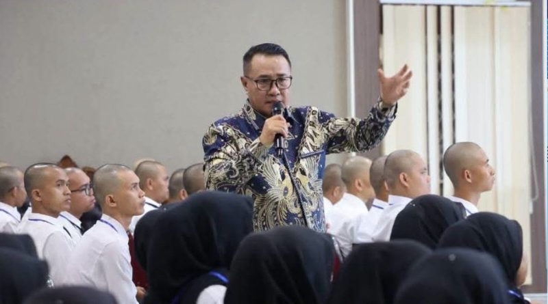 Wali Kota Alfin memberi arahan kepada CPNS dalam kegiatan Latsar di Kota Sungai Penuh, Senin (2/6/2026).