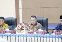 Wali Kota Alfin memimpin rapat evaluasi pajak dan retribusi daerah tahun 2026.