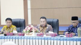 Wali Kota Alfin memimpin rapat evaluasi pajak dan retribusi daerah tahun 2026.