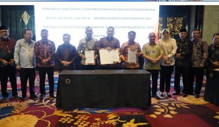 Wawako Sungai Penuh Azhar Hamzah menghadiri RUPS Luar Biasa Bank Jambi di Bandung.