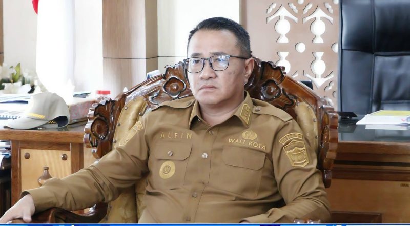 Wali Kota Sungai Penuh Alfin mengikuti rapat virtual Komisi II DPR RI membahas kebijakan PPPK dan tenaga honorer, Senin (8/6/2026).