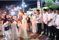 Wako Alfin melepas ribuan peserta Pawai Obor 1 Muharam 1448 H di Sungai Penuh. ( Foto Pemkot)