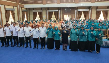 Ketua TP PKK Provinsi Jambi bersama TP PKK Kota Sungai Penuh saat kunjungan kerja dan sosialisasi Gerakan Jambi Bersholawat di Kantor Wali Kota Sungai Penuh.