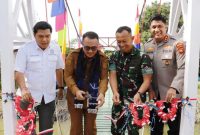 Wako Alfin meresmikan Jembatan Perintis Garuda di Desa Mekar Jaya, Kecamatan Tanah Kampung, Senin (22/6/2026).