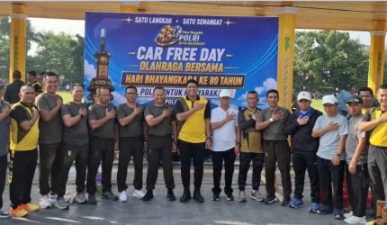 Sekda Kota Sungai Penuh Alpian menghadiri Car Free Day Hari Bhayangkara ke-80 bersama Forkopimda, TNI-Polri, dan masyarakat di Lapangan Merdeka Sungai Penuh.