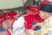 Ishak (76) berjuang melawan stroke di tengah keterbatasan hidup. (Istimewa)