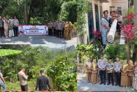 Polres Kerinci salurkan material instalasi air bersih kepada warga. ( Foto Humas Polres)