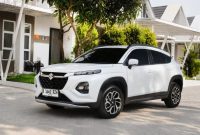 Suzuki Fronx GL AT menampilkan desain eksterior modern yang simpel namun fungsional untuk kebutuhan harian di perkotaan.