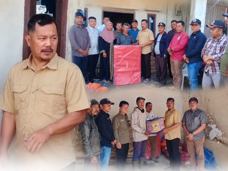 Bupati Monadi menyerahkan bantuan kepada warga korban kebakaran di Desa Bedeng Delapan dan Desa Simpang Belui, Kabupaten Kerinci, Jumat (5/6/2026). Foto Kerinci Satu.