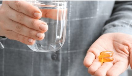 Kapsul minyak ikan omega-3 untuk kesehatan jantung dewasa