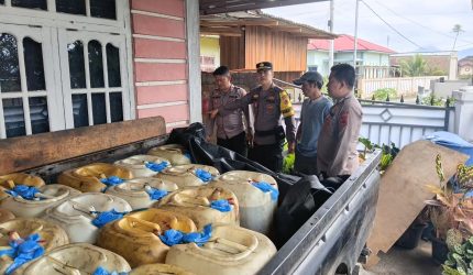Satreskrim Polres Kerinci menyita 59 jerigen BBM solar subsidi sebagai barang bukti dugaan penyalahgunaan di Desa Air Teluh, Kecamatan Kumun Debai.