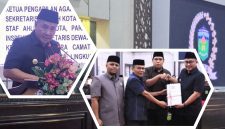 Wako Alfin bersama pimpinan DPRD saat Rapat Paripurna penyampaian Raperda Pertanggungjawaban Pelaksanaan APBD Kota Sungai Penuh Tahun Anggaran 2025. ( Foto Prokopim)