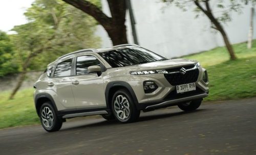 Tampilan Suzuki Fronx 2026 yang mengusung desain SUV coupe modern dengan teknologi hybrid dan fitur keselamatan canggih.( Foto : Rizky.A/GridOto.com)