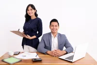 Peserta magang Magenta Pegadaian belajar di lingkungan kerja profesional.( Foto : pengadaian,co,id )