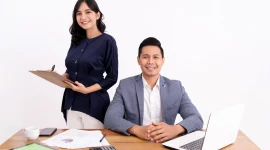 Peserta magang Magenta Pegadaian belajar di lingkungan kerja profesional.( Foto : pengadaian,co,id )