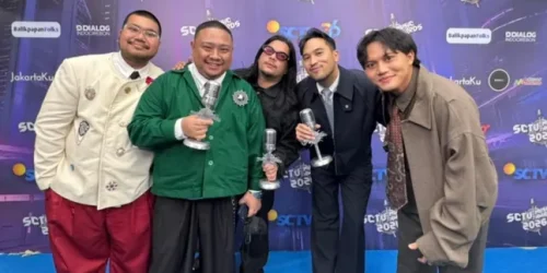 Para pemenang dan pengisi acara meramaikan malam penghargaan SCTV Music Awards 2026 di Jakarta.