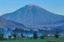 Penampakan Gunung Kerinci dari Muaralabuh [Foto: Wikipedia]