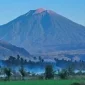 Penampakan Gunung Kerinci dari Muaralabuh [Foto: Wikipedia]