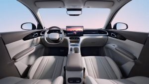 Interior Geely Xingyuan EX2 dengan layar 14,6 inci dan sistem kabin pintar modern