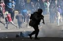 Gelombang unjuk rasa di Bolivia yang menuntut Presiden Rodrigo Paz mundur dari jabatannya (dok. REUTERS/Claudia Morales)