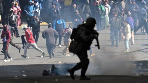 Gelombang unjuk rasa di Bolivia yang menuntut Presiden Rodrigo Paz mundur dari jabatannya (dok. REUTERS/Claudia Morales)