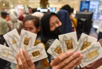 Ilustrasi emas batangan Antam dengan harga terbaru yang mengalami kenaikan pada perdagangan Jumat pagi.( FOTO : Indrianto Eko Suwarso/wpa/am. )