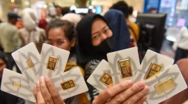 Ilustrasi emas batangan Antam dengan harga terbaru yang mengalami kenaikan pada perdagangan Jumat pagi.( FOTO : Indrianto Eko Suwarso/wpa/am. )