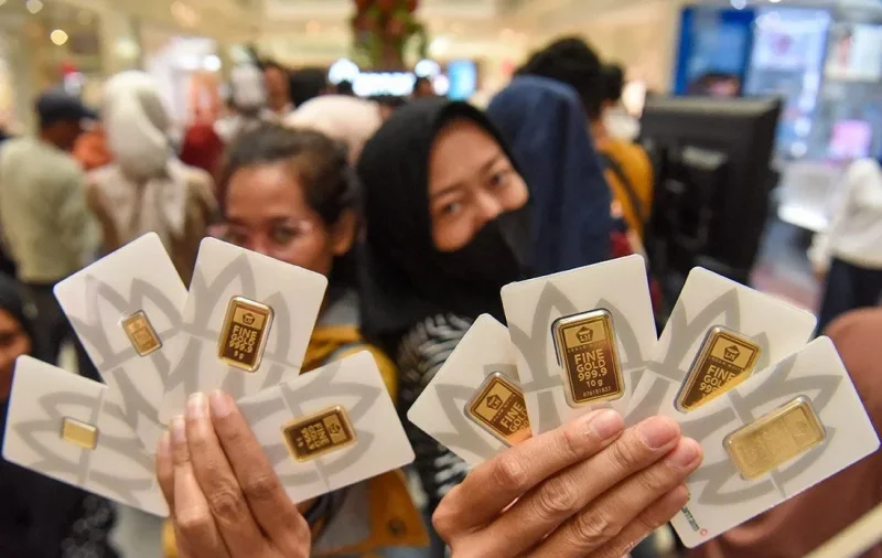 Ilustrasi emas batangan Antam dengan harga terbaru yang mengalami kenaikan pada perdagangan Jumat pagi.( FOTO : Indrianto Eko Suwarso/wpa/am. )