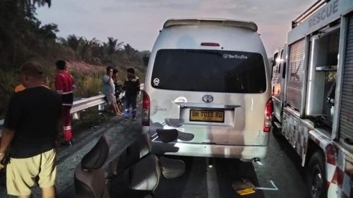 Foto: Hiace saat dievakuasi usai terlibat kecelakaan (Dok Ditlantas Polda Riau)