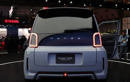 Penampakan Honda Super One EV saat menjalani uji jalan di Indonesia sebelum peluncuran resmi.(Foto: Septian Farhan/detikcom)