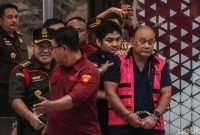 Kejagung Sikat Eks Kepala BGN, Dadan Hindayana Berakhir di Mobil Tahanan (Foto: Andhika Prasetia/detikFoto)