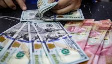 Gubernur Bank Indonesia Perry Warjiyo menyampaikan kebijakan terbaru pembatasan pembelian dolar AS dalam konferensi pers Rapat Dewan Gubernur, Jakarta, Kamis (18/6/2026).(Foto: Andhika Prasetia/detikFoto)
