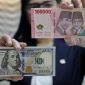 Pergerakan nilai tukar rupiah terhadap dolar AS yang melemah memicu minat masyarakat pada investasi valas.(Foto : CNN Indonesia/Safir Makki).
