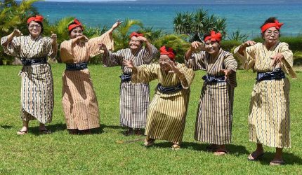 Warga Jepang melakukan senam Radio Taisō pagi hari untuk menjaga kebugaran tubuh dan mendukung umur panjang.